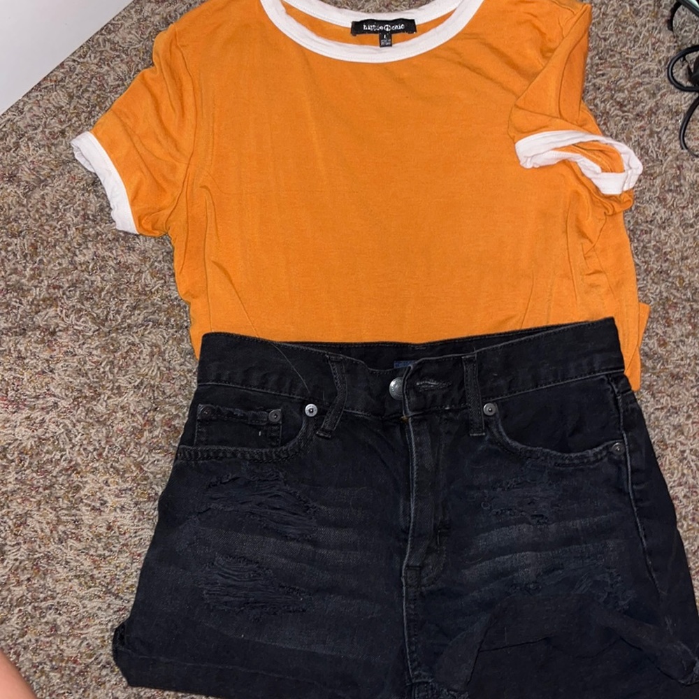 BOUTIQUE OUTFIT!! orange flowy top with black jean shorts!!